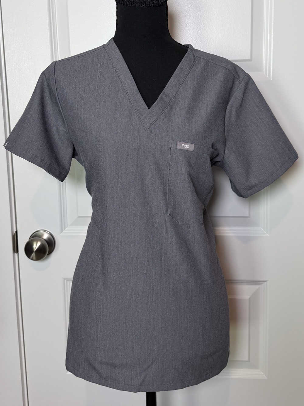 FIGS Technical Collection Grey V-Neck Scrub Top | Women’s Small